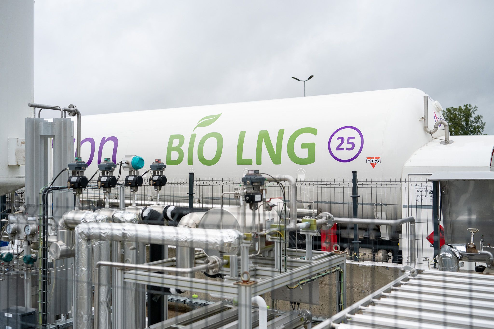 DUON_Tankowanie bioLNG_2 Zamiast skroplonego gazu ziemnego polski transport mógłby wykorzystywać ekologiczną alternatywę – bioLNG